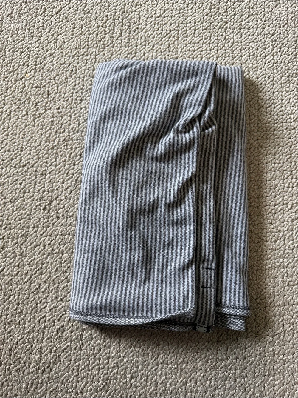 Lululemon Vinyasa Scarf in grey stripe - Picture 2 of 5